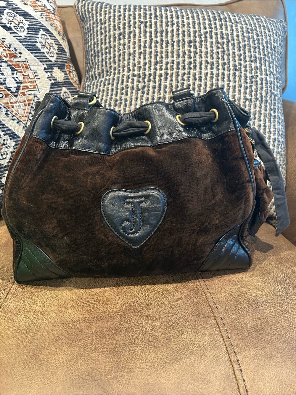 Juicy Couture Y2K Brown Velvet Shoulder Bag with Gold Heart Charm - Picture 9 of 12